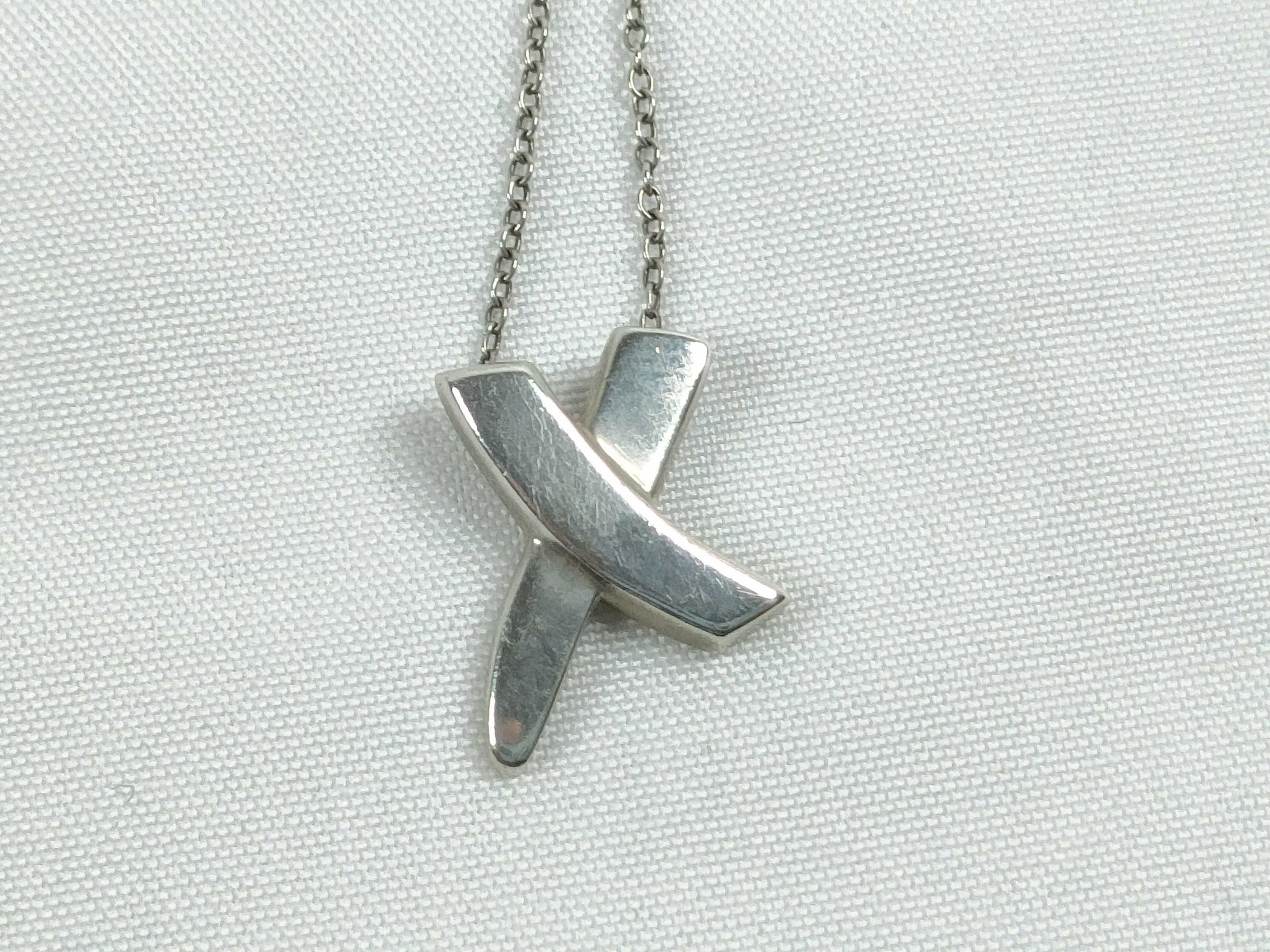 Tiffany & Co. Kiss Necklace, SV925, 2.6g, 46cm, with box and bag.