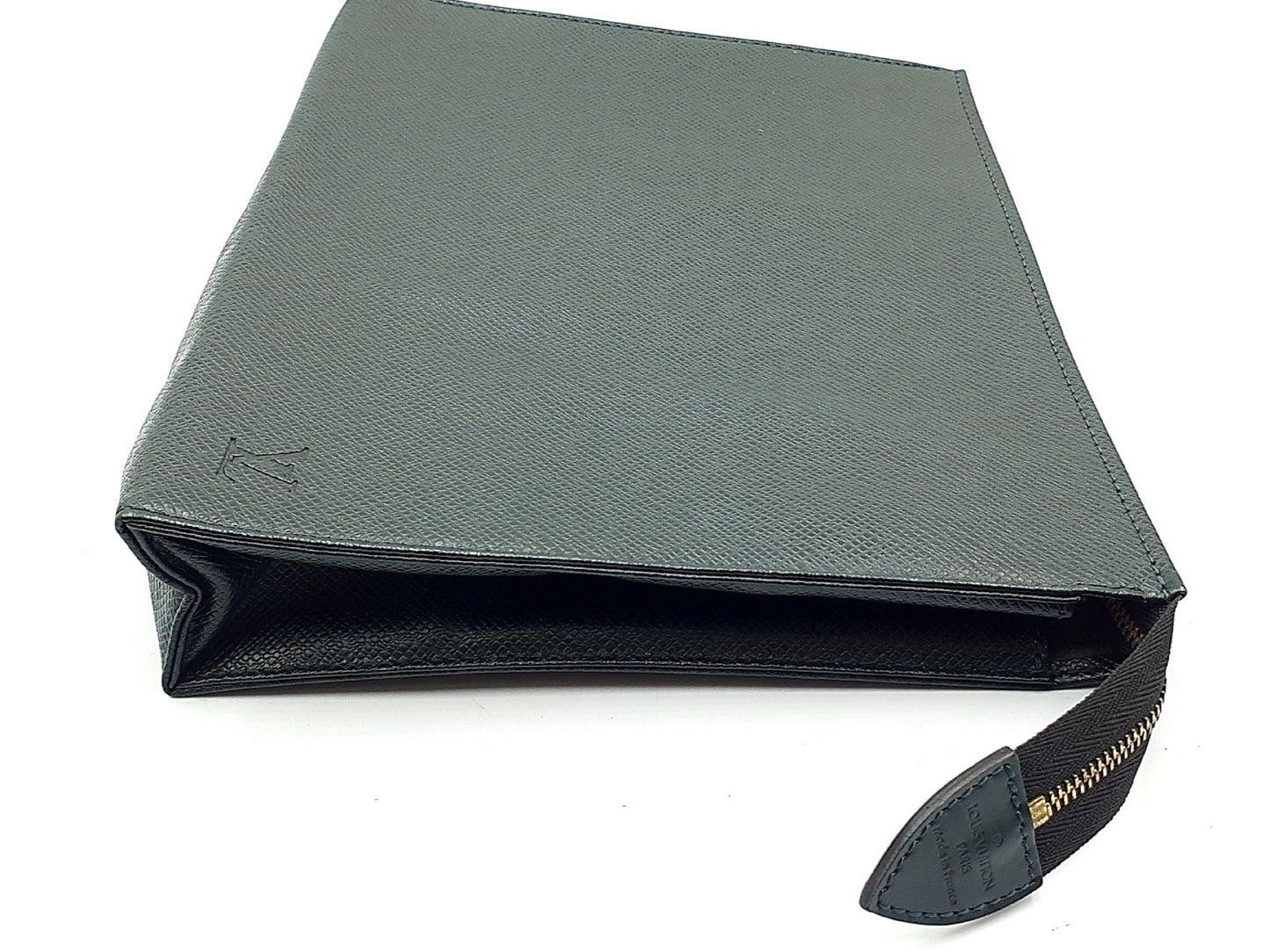 LOUIS VUITTON Taiga Poche Toilette 26 Pouch