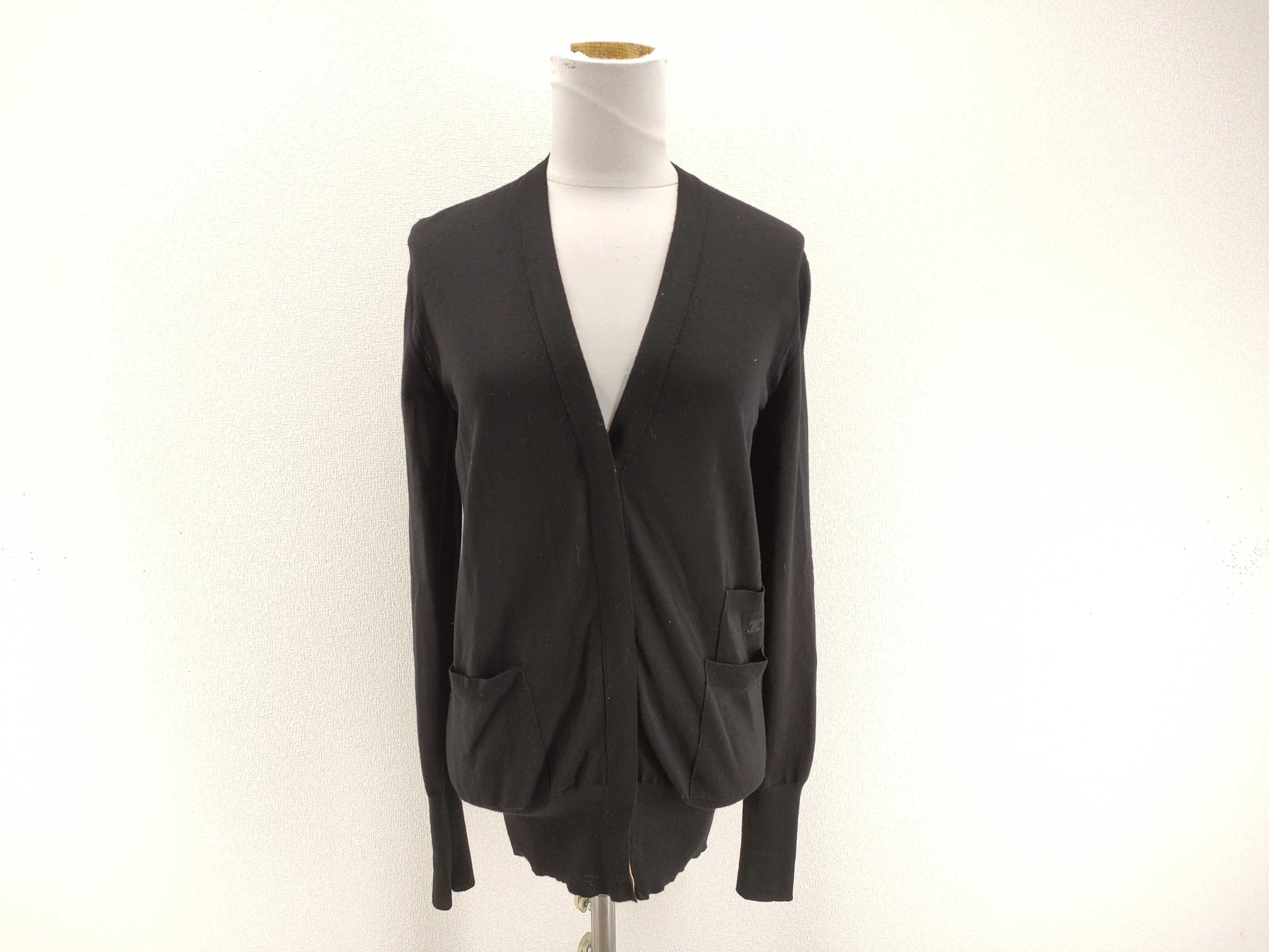 CELINE Phoebe Triomphe Logo Embroidered Knit Cardigan in Black. Triomphe Logo Embroidered Wool Phoebe Fa Iro Cardigan.