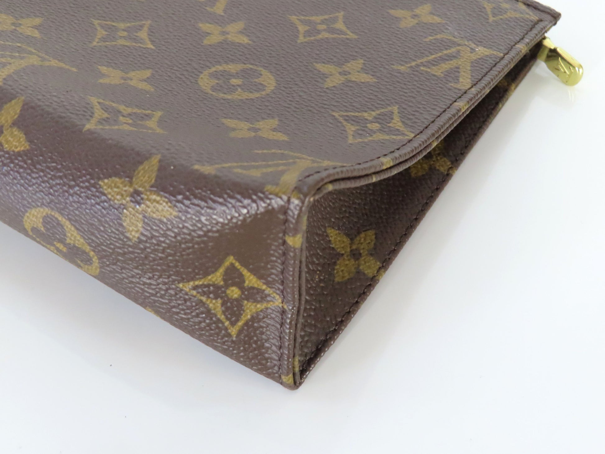 LOUIS VUITTON Monogram Louis Vuitton LOUIS VUITTON M47544 Monogram Pochette Toilette 19 Pouch