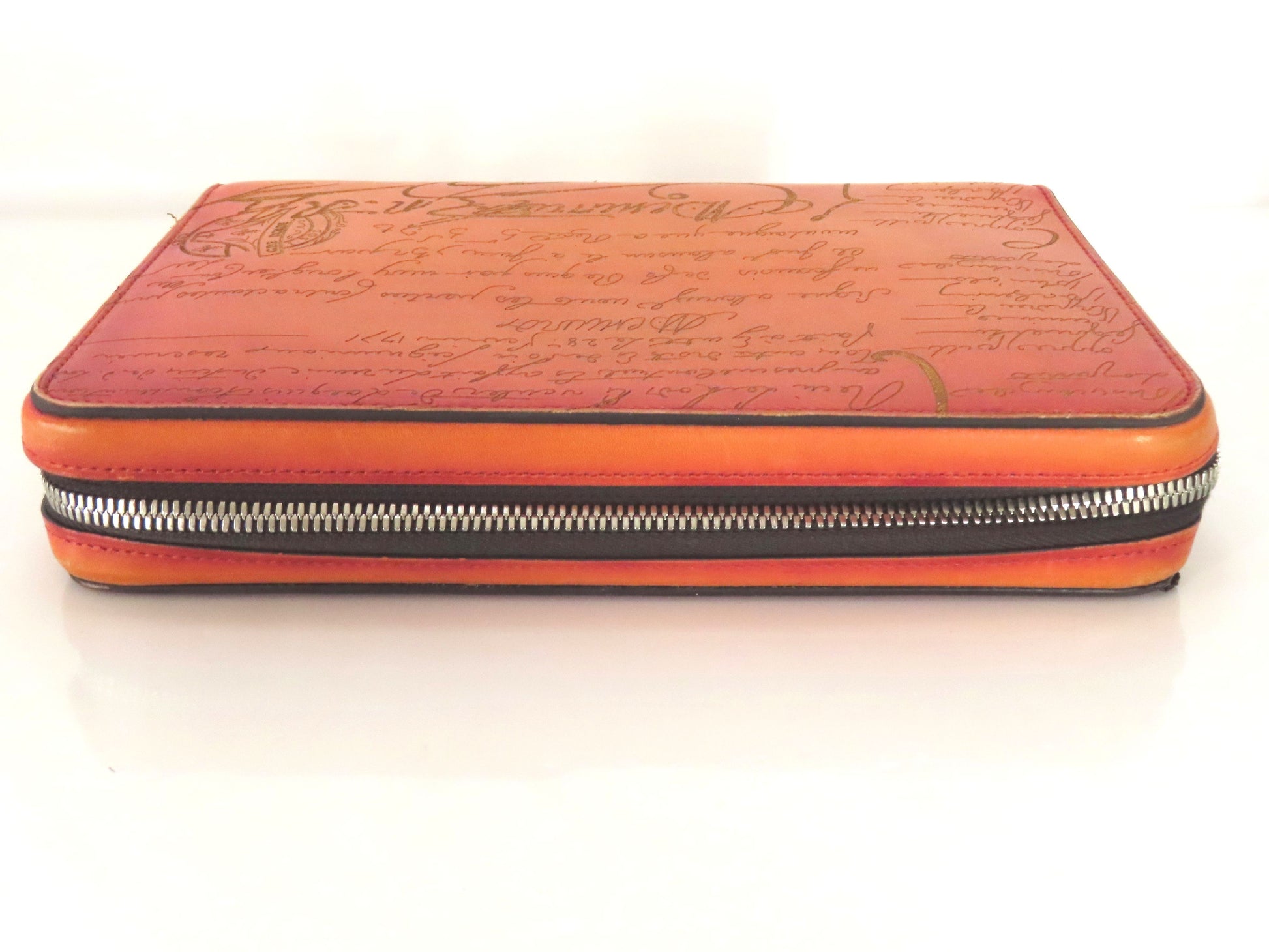 Berluti BERLUTI Itauba Wide Patina Scritto Calligraphy Leather Second Clutch Bag