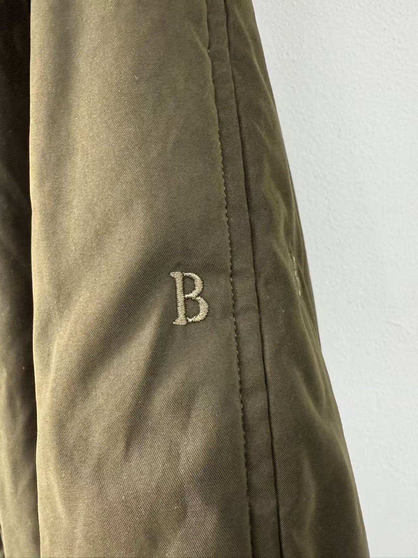 BURBERRY LONDON Authentic Burberry B Logo Print Military Green Padded Coat, Hooded, Mid-Length, Unisex, Sanyo Shokai