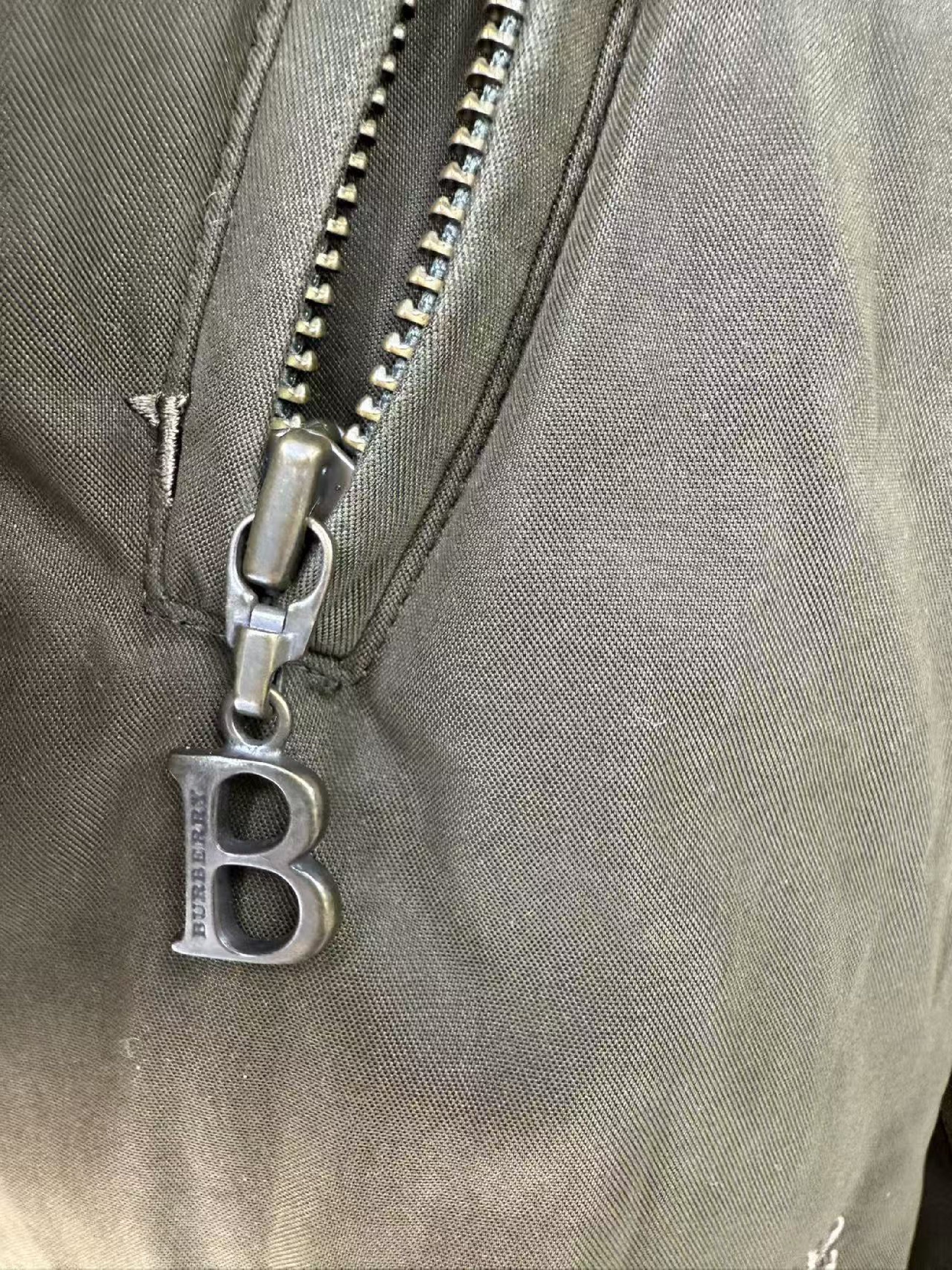 BURBERRY LONDON Authentic Burberry B Logo Print Military Green Padded Coat, Hooded, Mid-Length, Unisex, Sanyo Shokai