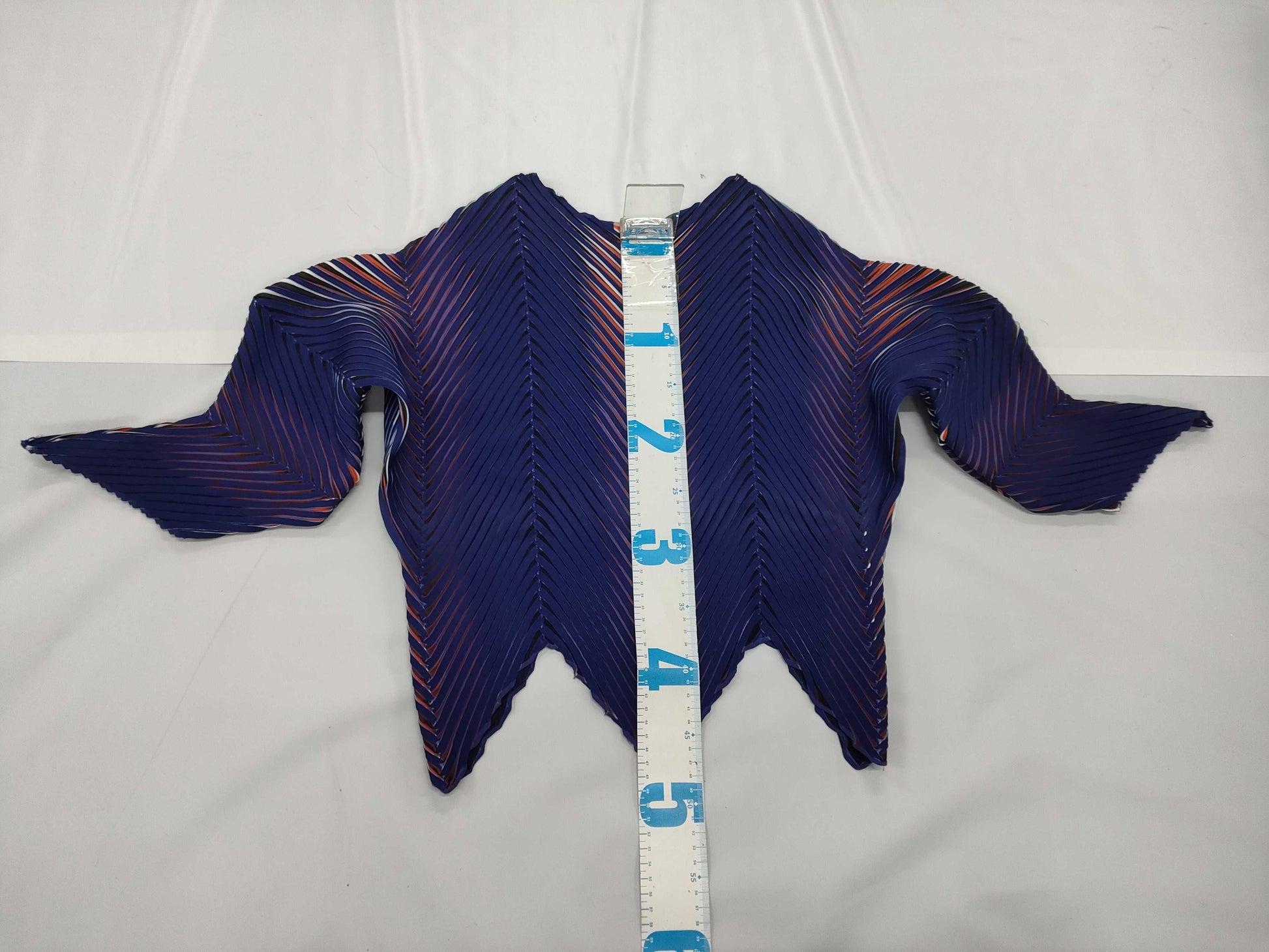 ISSEY MIYAKE Blue V-shaped Design Top