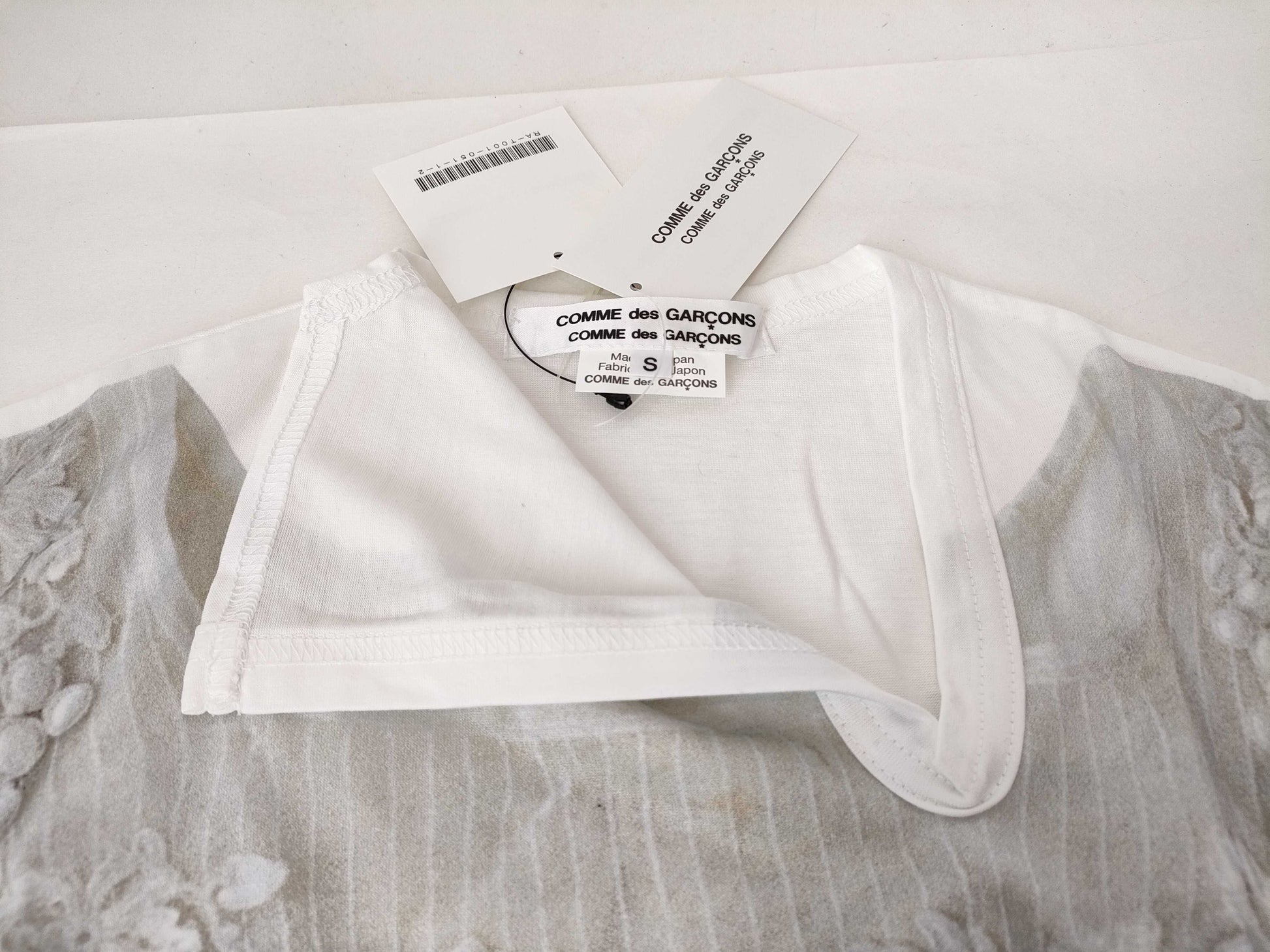 COMME des GARÇONS Comme des Garçons Comme des Garçons AD2017 18SS Lace Print Cutout T-Shirt RA-T001 White