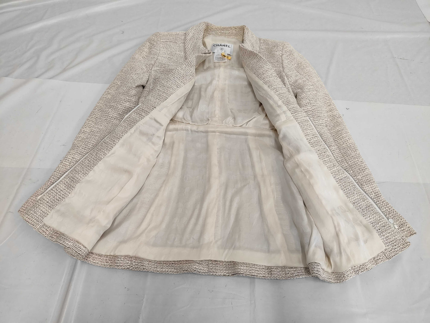CHANEL 02P Rayon x Cotton x Silk Tweed Jacket P19312 Ivory Size 38 Jacket