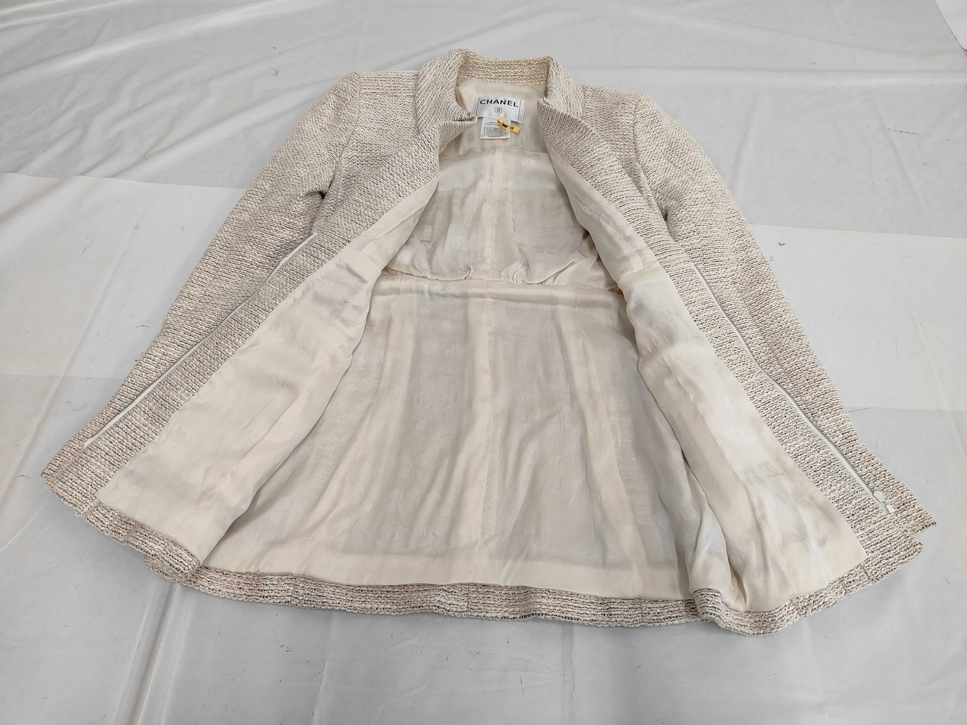 CHANEL 02P Rayon x Cotton x Silk Tweed Jacket P19312 Ivory Size 38 Jacket