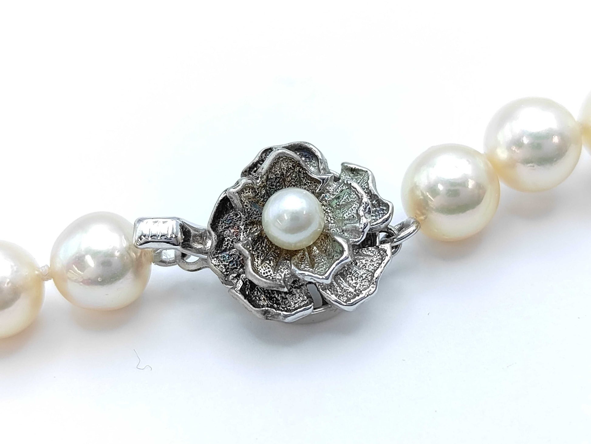 Pearl diameter approximately 7.6-7.8mm, Sterling Silver / Pearl diameter approximately 9.2mm, 18K Gold , 39.7g Necklace 