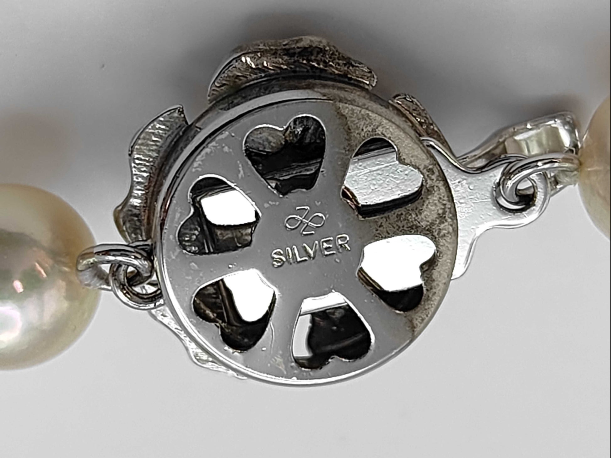 Pearl diameter approximately 7.6-7.8mm, Sterling Silver / Pearl diameter approximately 9.2mm, 18K Gold , 39.7g Necklace 