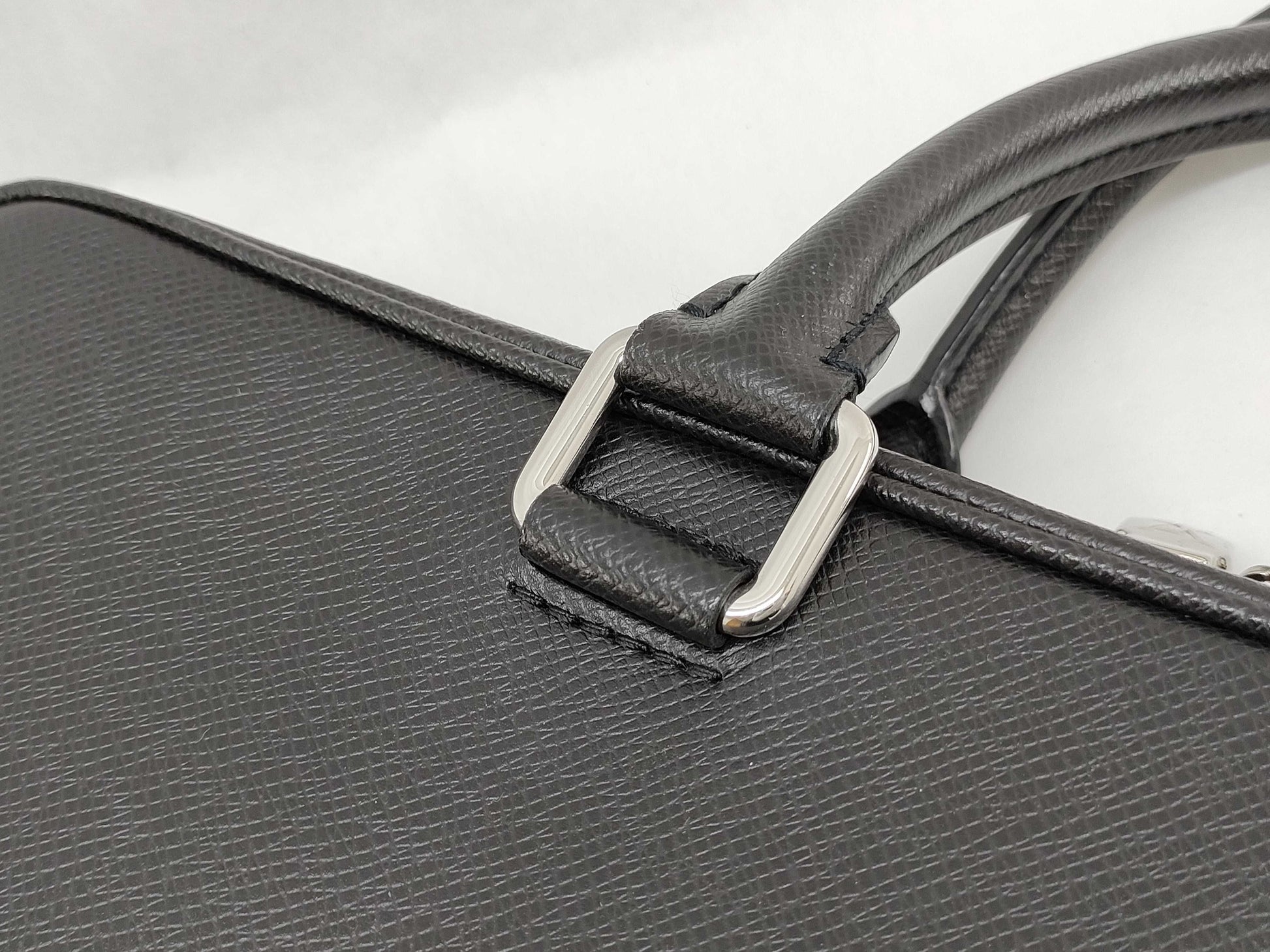 LOUIS VUITTON Taiga Louis Vuitton Porte Document Voyage Taiga Shoulder Bag Business Bag