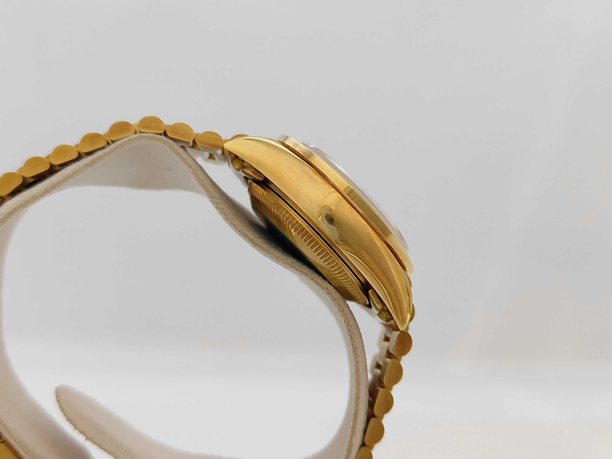 ROLEX 69068 W454592 Champagne Dial 18K Gold Women's Watch