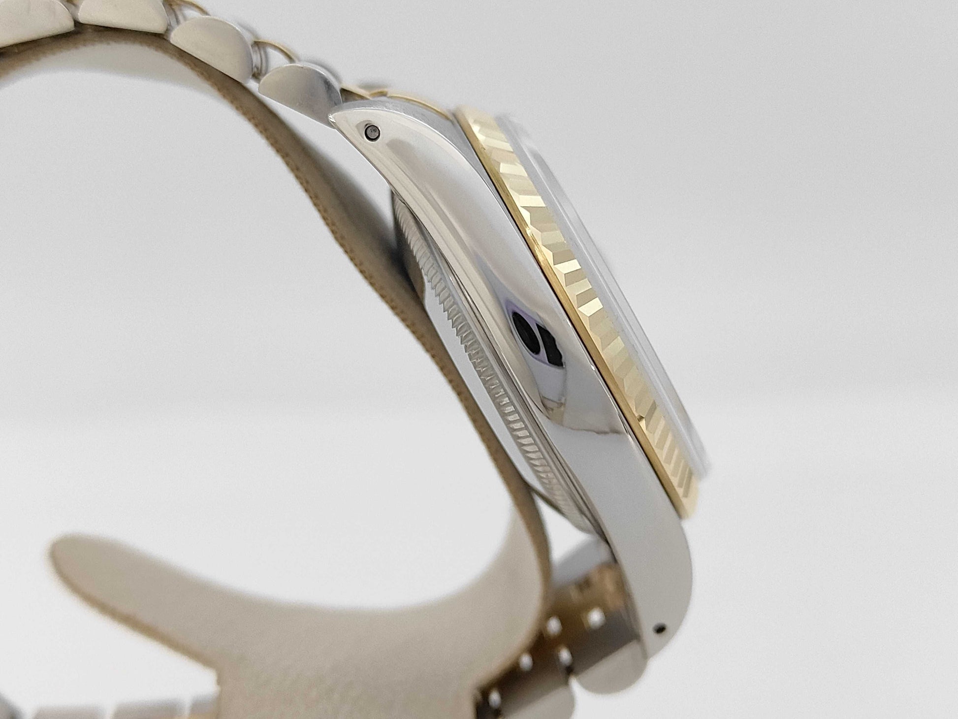 ROLEX 16233 R552254 White Dial Jubilee Bracelet Boys' Watch