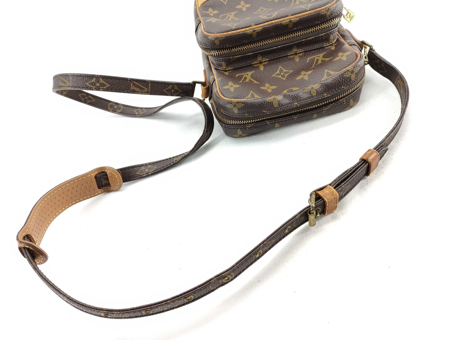 LOUIS VUITTON Monogram Amazon Monogram TH0950 Shoulder Bag