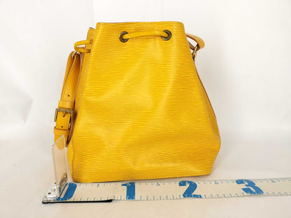 LOUIS VUITTON Epi Petit Noe Z8300 Shoulder Bag