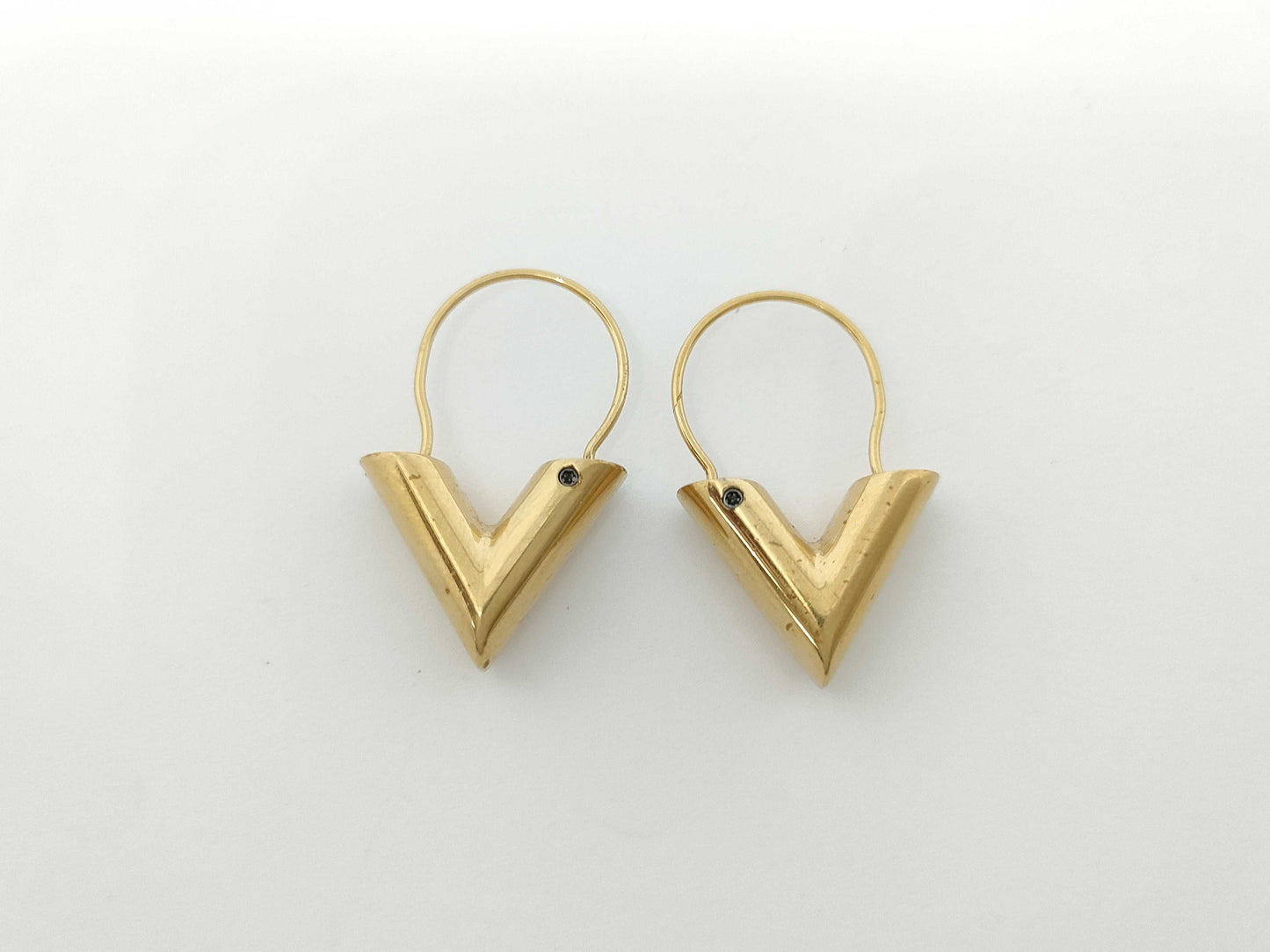 LOUIS VUITTON LOUISVUITTON Essential V Earrings