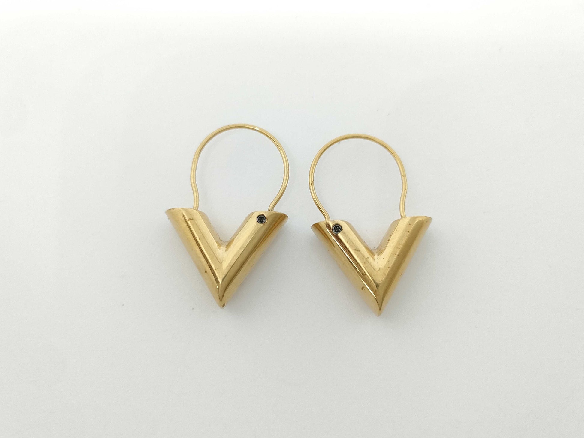 LOUIS VUITTON LOUISVUITTON Essential V Earrings