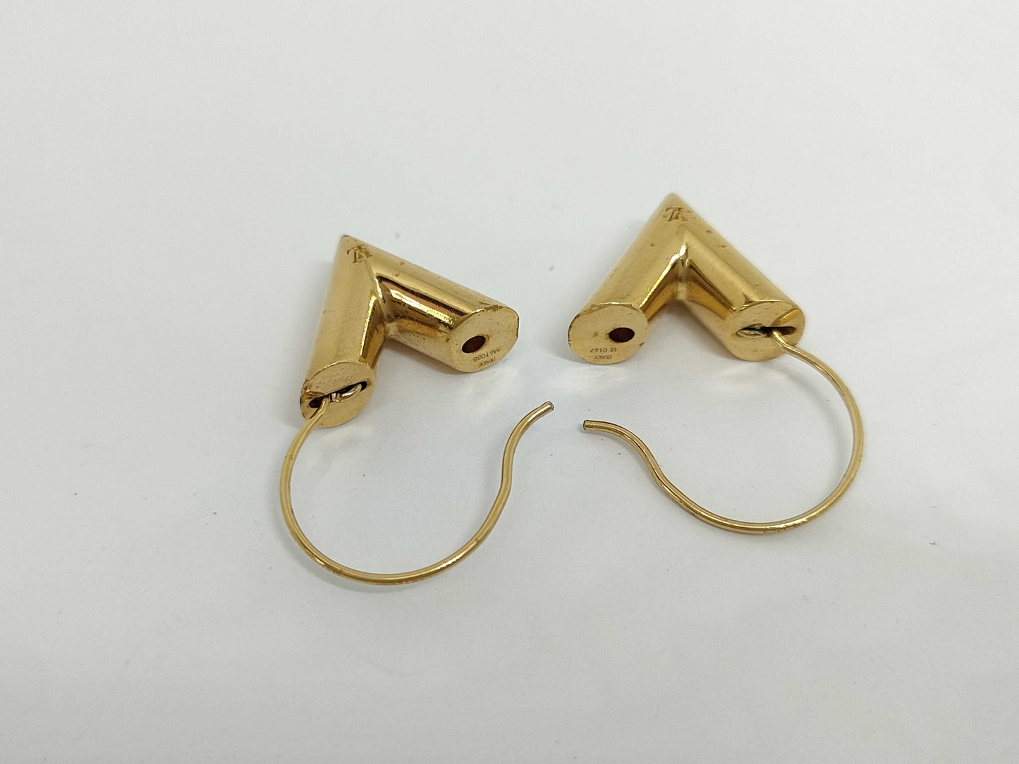 LOUIS VUITTON LOUISVUITTON Essential V Earrings