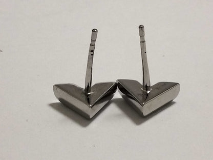 LOUIS VUITTON Essential V Earrings / M63208 / Silver / LE1254 / Excellent Condition Material: Metal Earrings