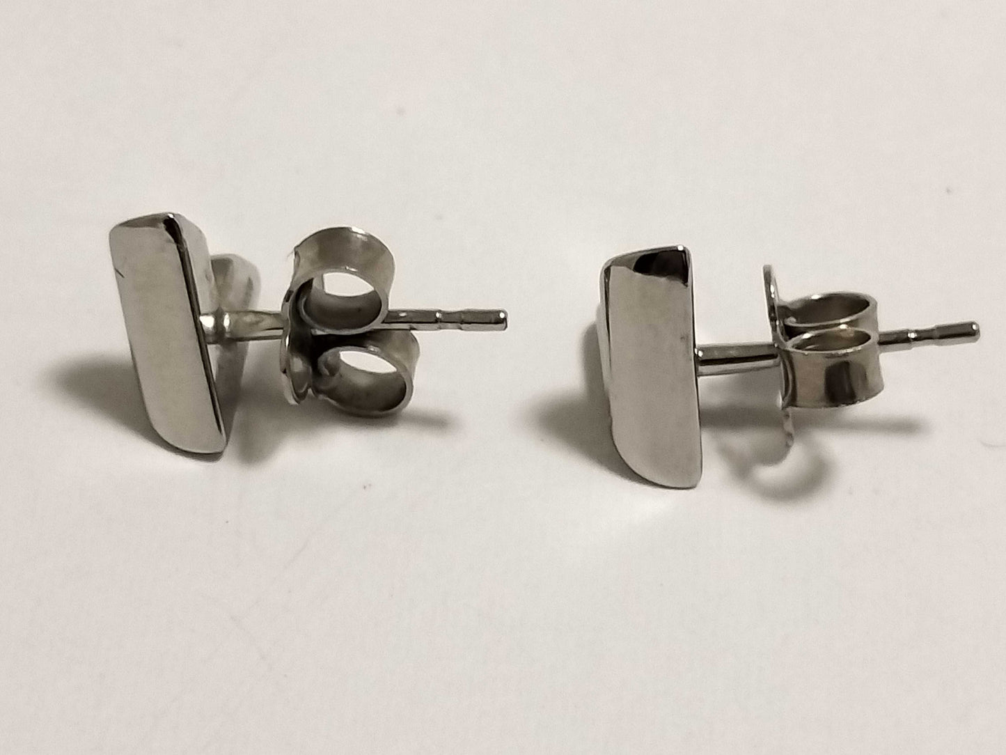 LOUIS VUITTON Essential V Earrings / M63208 / Silver / LE1254 / Excellent Condition Material: Metal Earrings