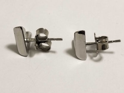 LOUIS VUITTON Essential V Earrings / M63208 / Silver / LE1254 / Excellent Condition Material: Metal Earrings