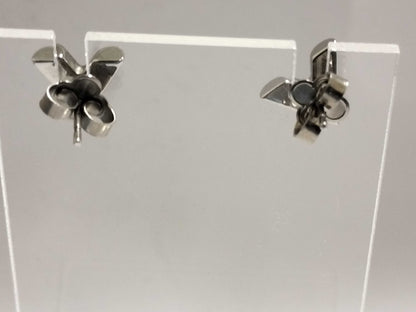 LOUIS VUITTON Essential V Earrings / M63208 / Silver / LE1254 / Excellent Condition Material: Metal Earrings