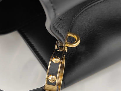 LOUIS VUITTON LV Capucines GM Handbag