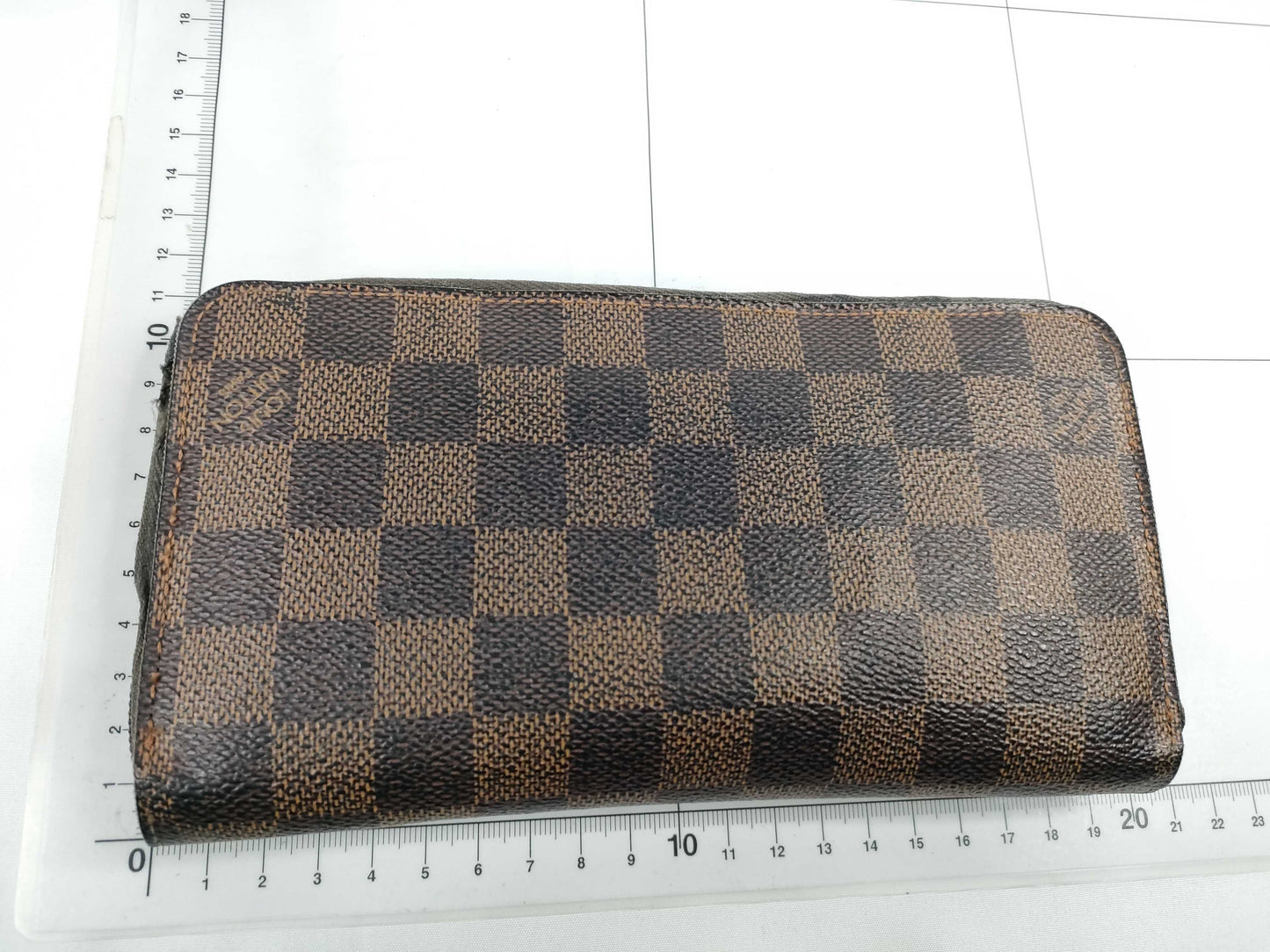 LOUIS VUITTON Damier Zippy Wallet 