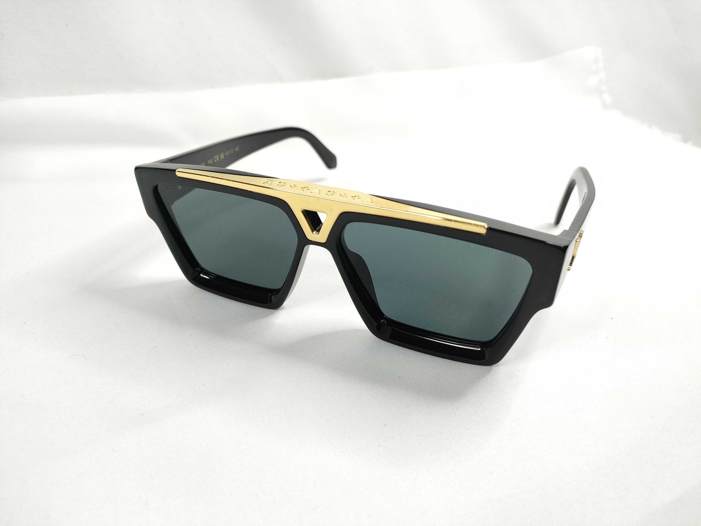 LOUIS VUITTON Louis Vuitton Z1502E Sunglasses Sunglasses and Glasses