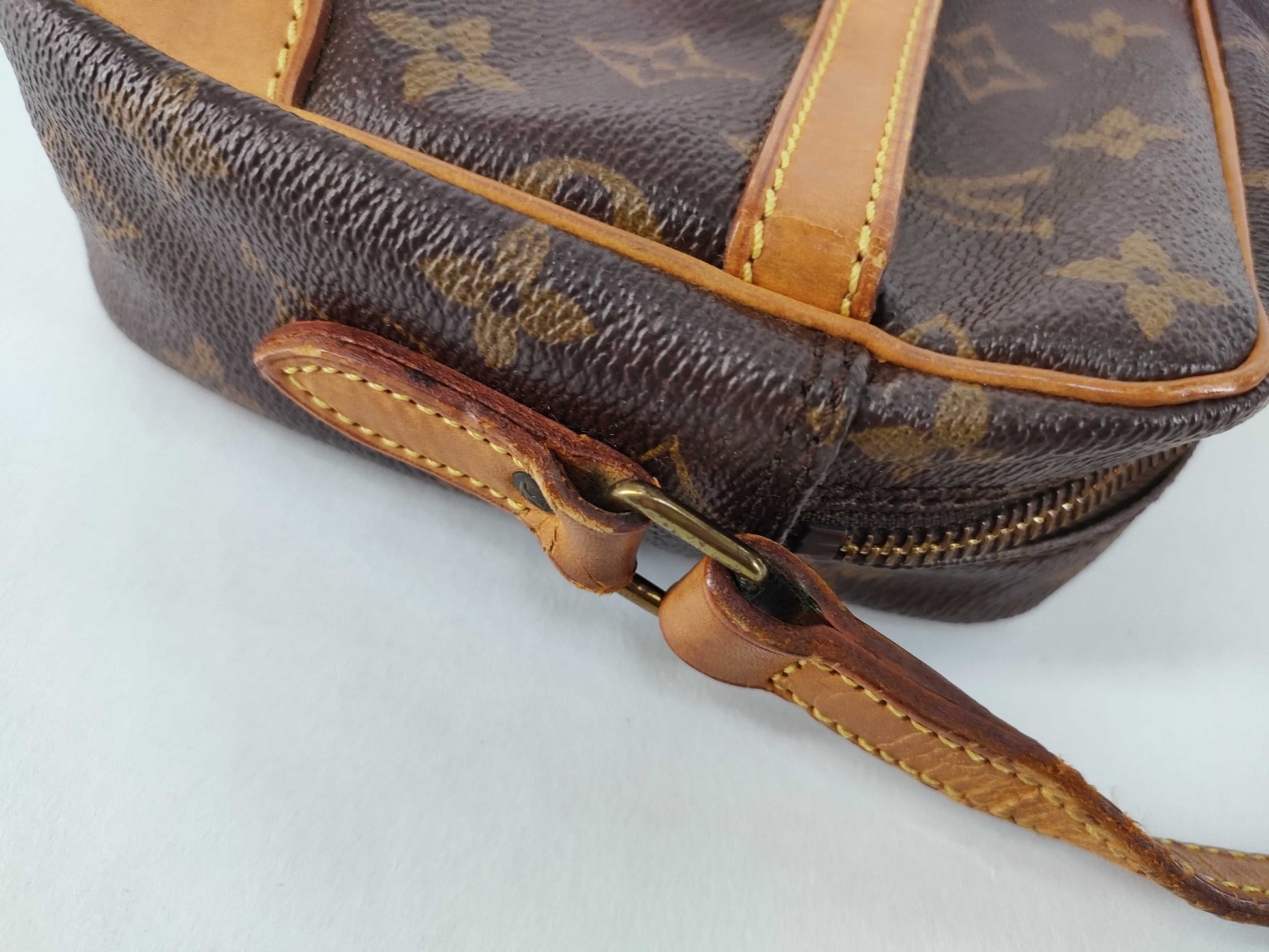 LOUIS VUITTON Monogram Louis Vuitton Trocadero 23 Shoulder Bag Louis Vuitton Shoulder Bag