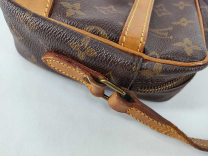 LOUIS VUITTON Monogram Louis Vuitton Trocadero 23 Shoulder Bag Louis Vuitton Shoulder Bag