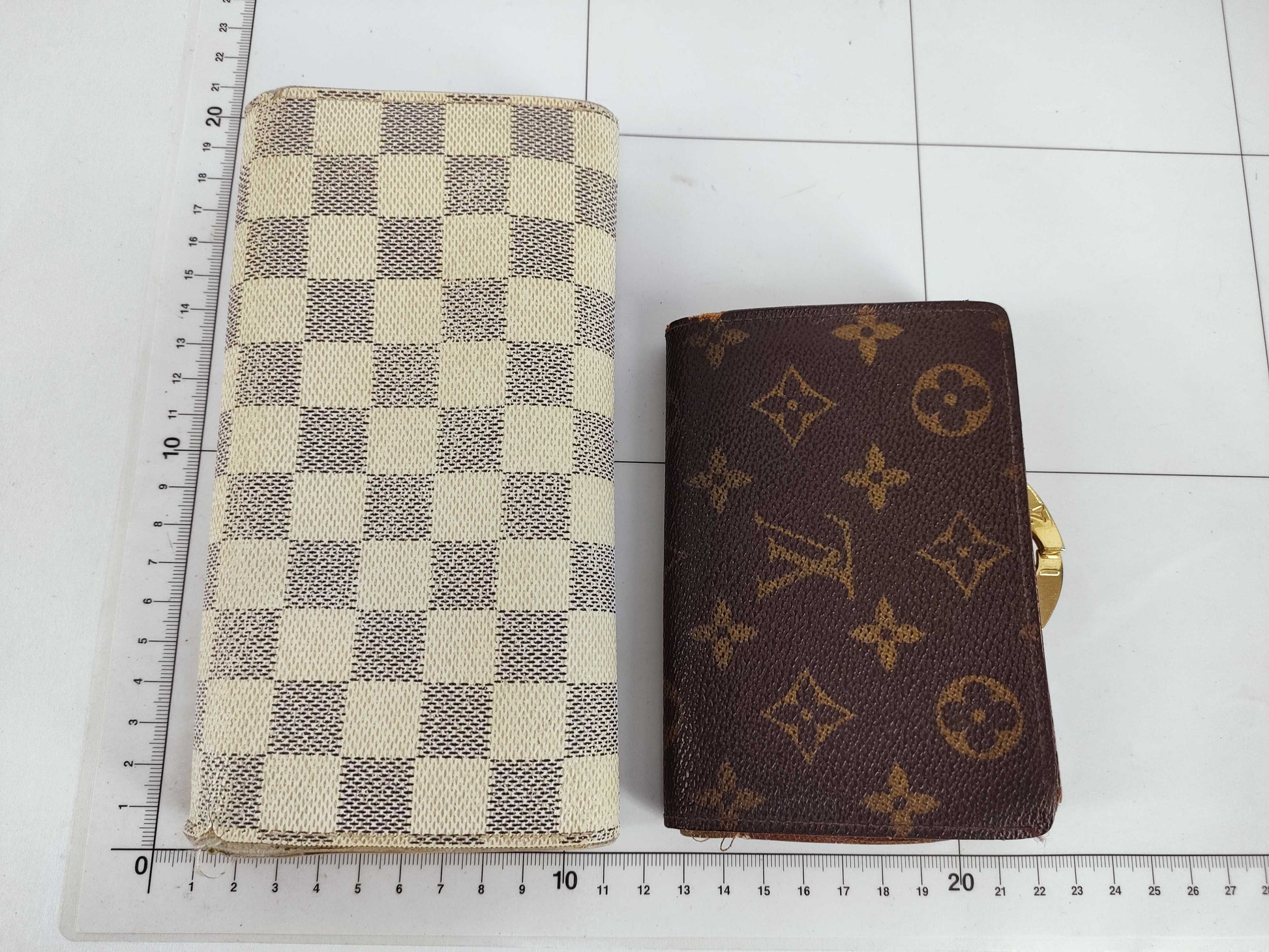 LOUIS VUITTON Monogram Louis Vuitton Wallet Set of 5 Louis Vuitton Wallets