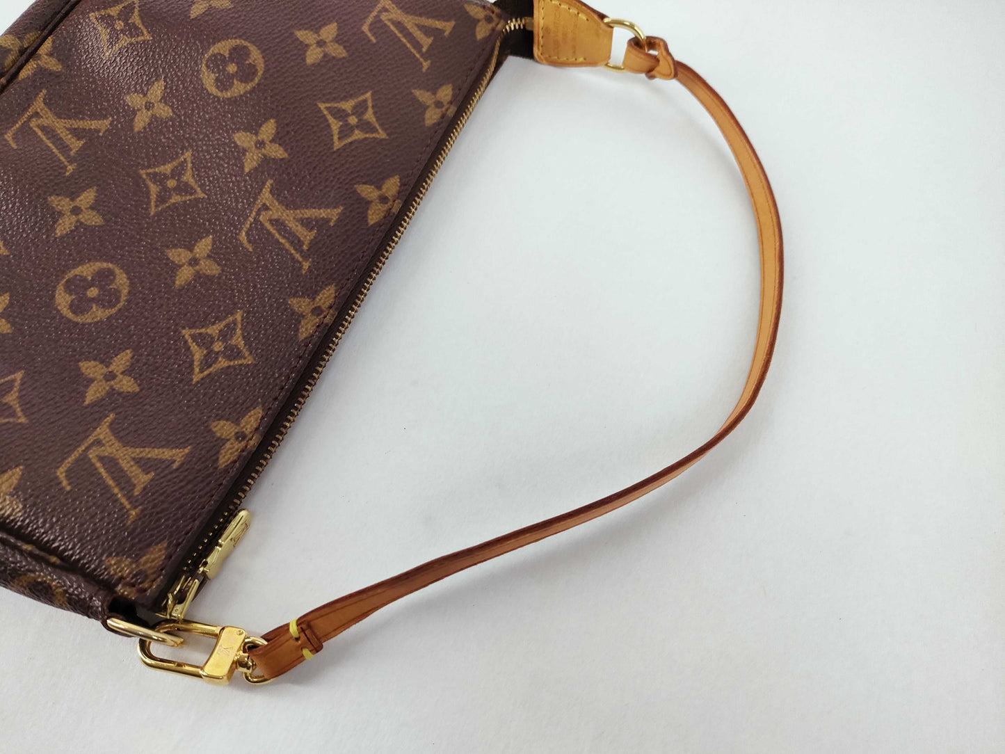 LOUIS VUITTON Monogram Louis Vuitton Pochette Accessoires Bag Louis Vuitton Pouch