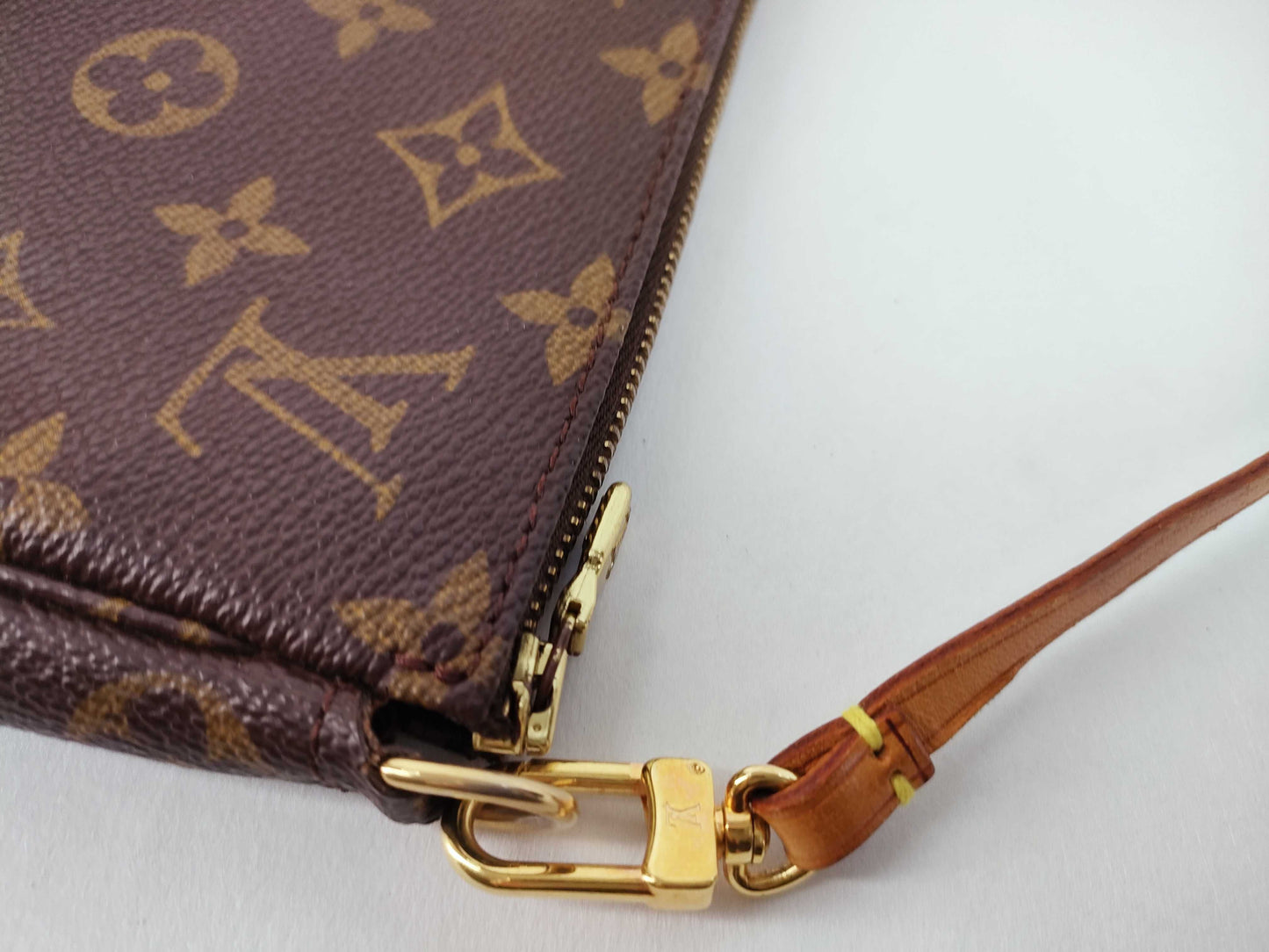 LOUIS VUITTON Monogram Louis Vuitton Pochette Accessoires Bag Louis Vuitton Pouch