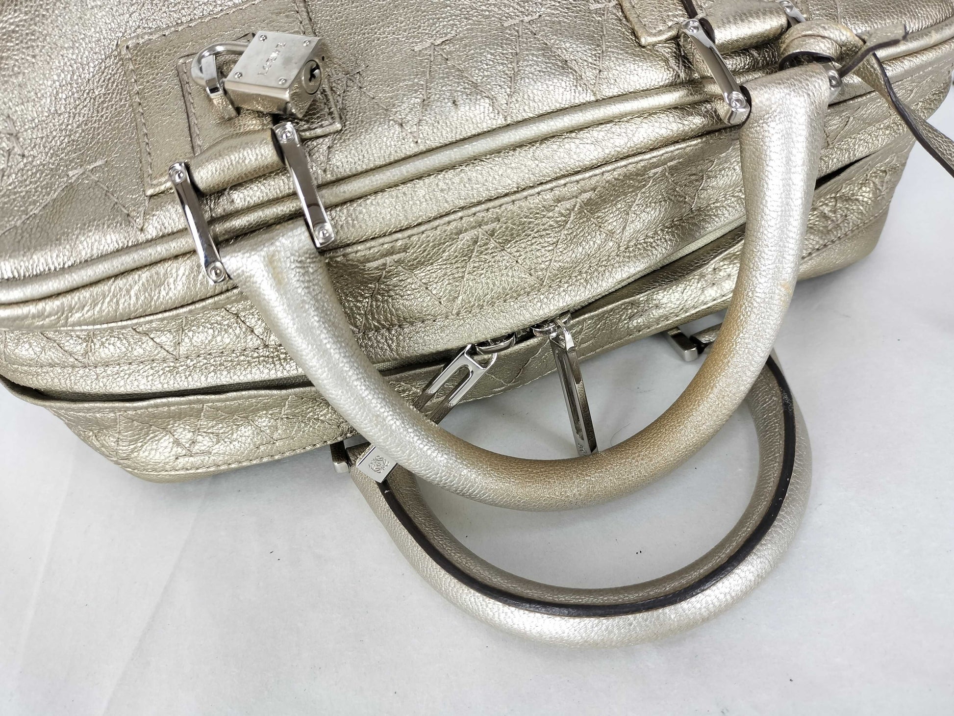 LOEWE Leather Anagram Amazona Key 2 Crochet Cadena Handbag