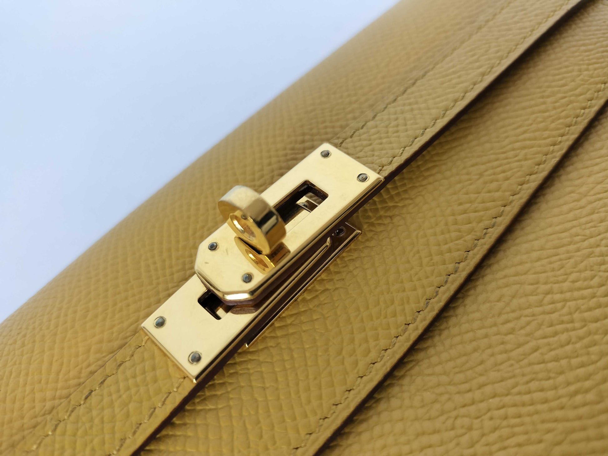 HERMES Kelly Wallet, Epson, C Stamp, Jaune Ambre, Gold Hardware