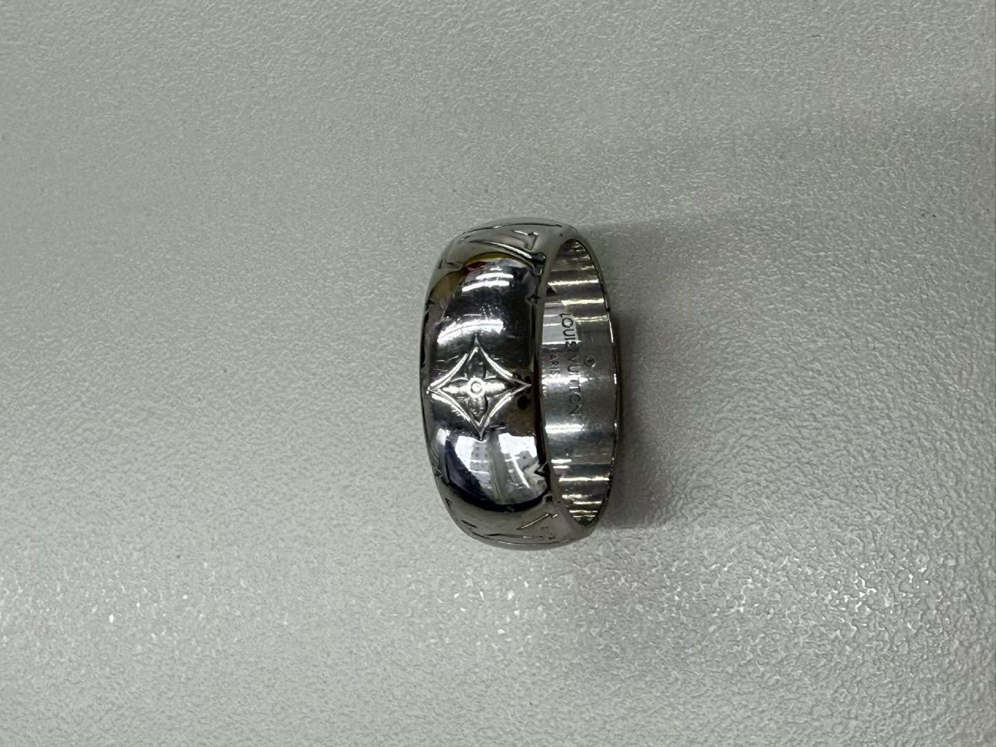 LOUIS VUITTON Monogram Ring M62485 Size M Silver Color DI0149 Stamp Made in Italy