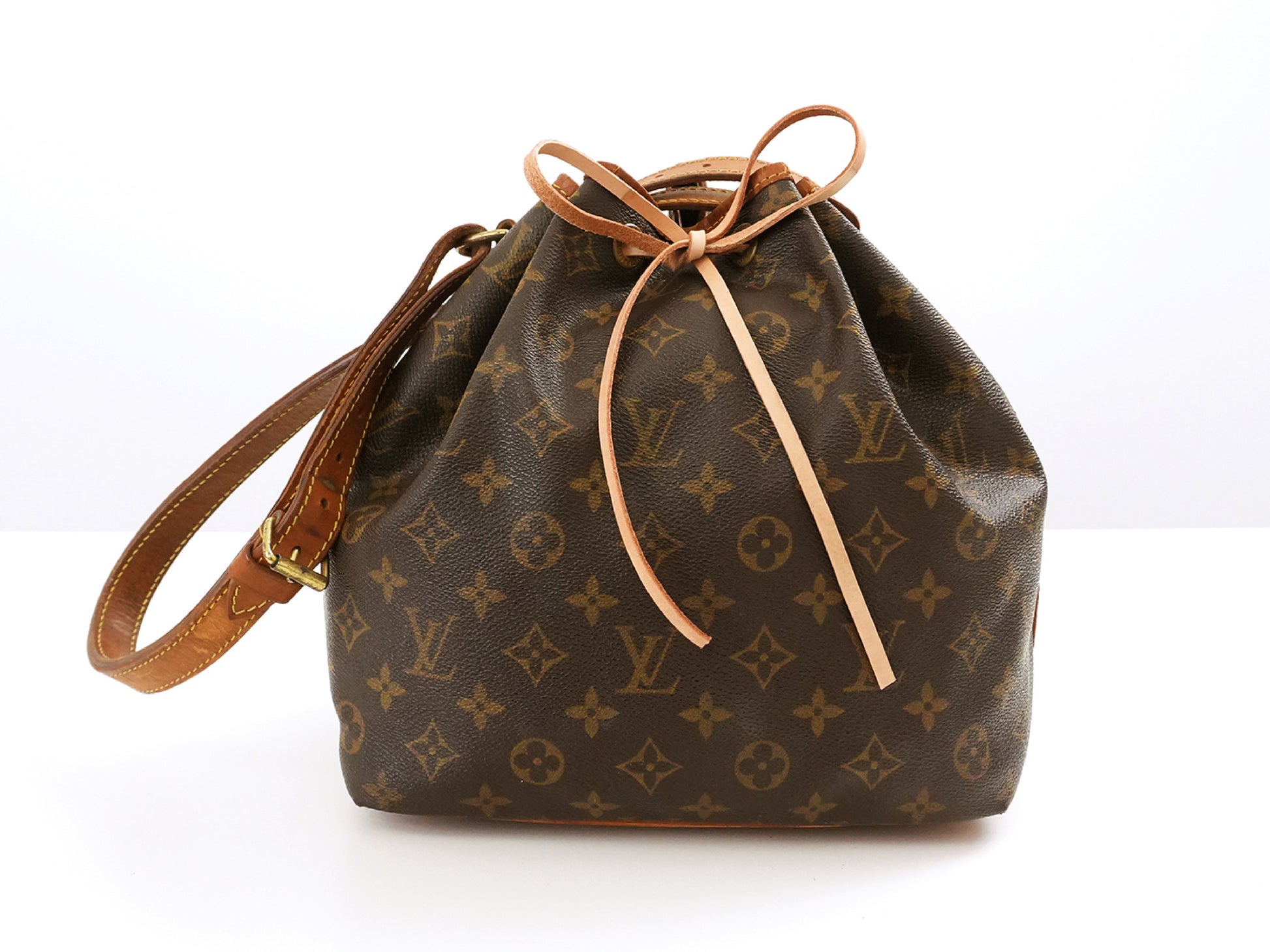 LOUIS VUITTON Monogram LOUIS VUITTON LV Monogram Petit Noe M42226 Shoulder Bag