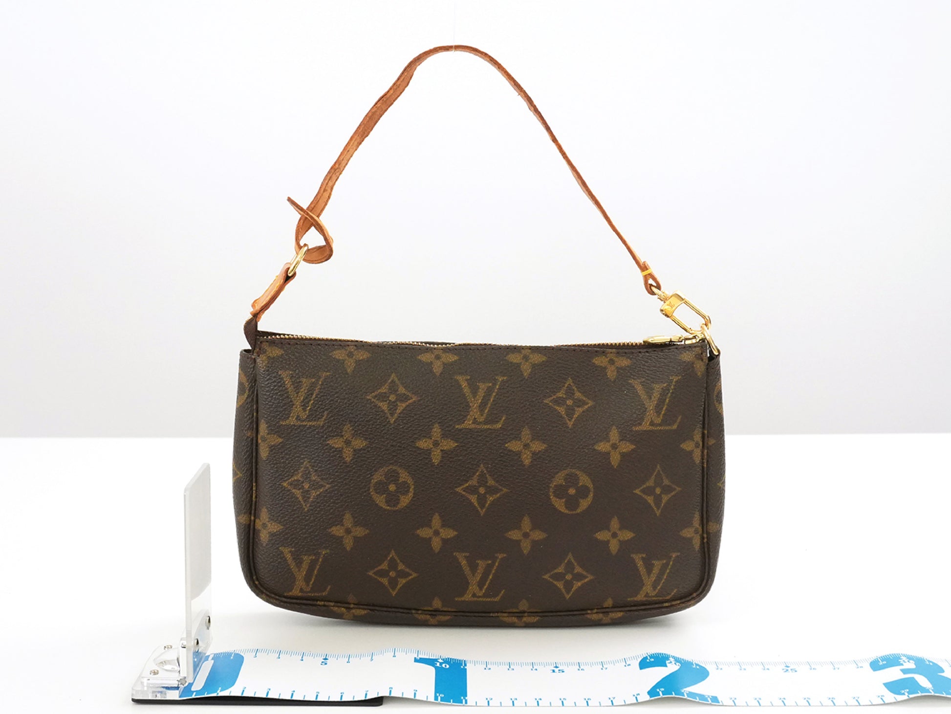 LOUIS VUITTON Monogram LOUIS VUITTON Monogram M51980 Pochette Accessoires Handbag Handbag