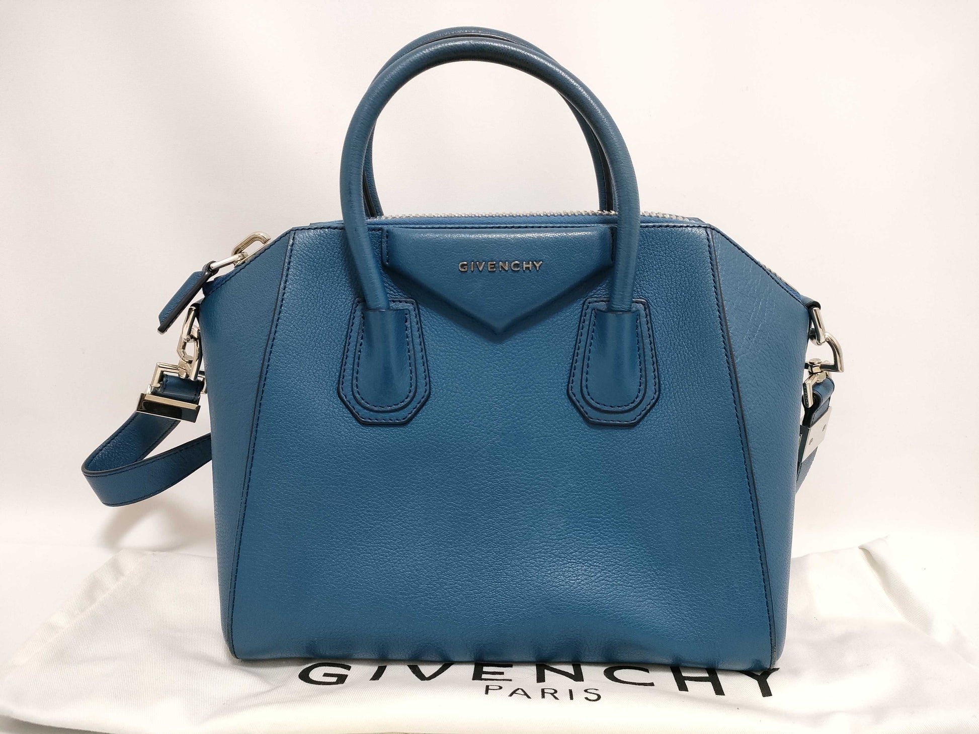 GIVENCHY Antigona 2-way shoulder bag, blue