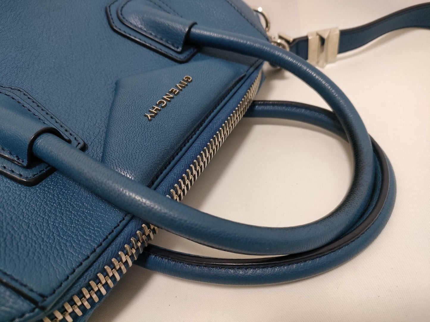 GIVENCHY Antigona 2-way shoulder bag, blue