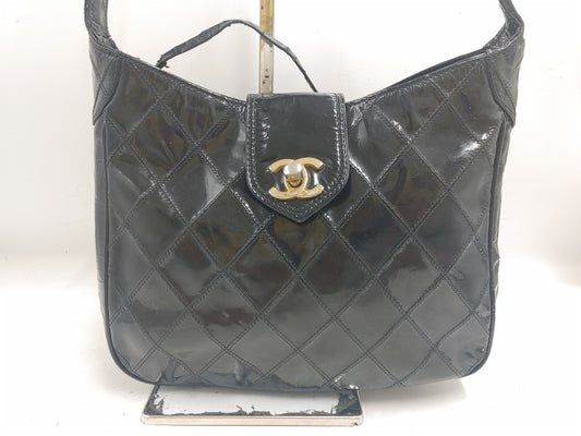 CHANEL Bicolore Turnlock Shoulder Bag with Seal 0647770, Black Patent Leather with Pouch