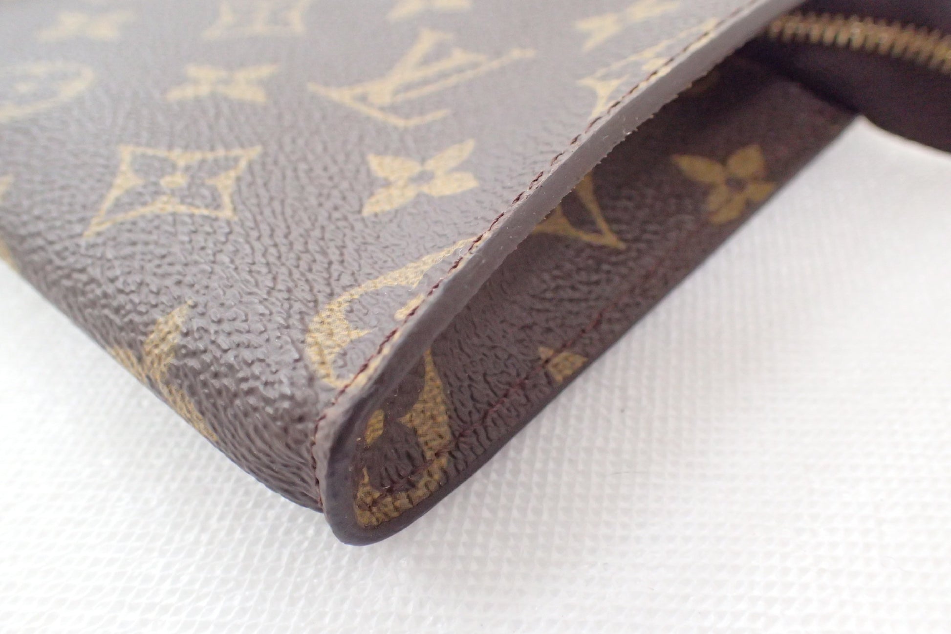 LOUIS VUITTON Monogram Bucket Pouch