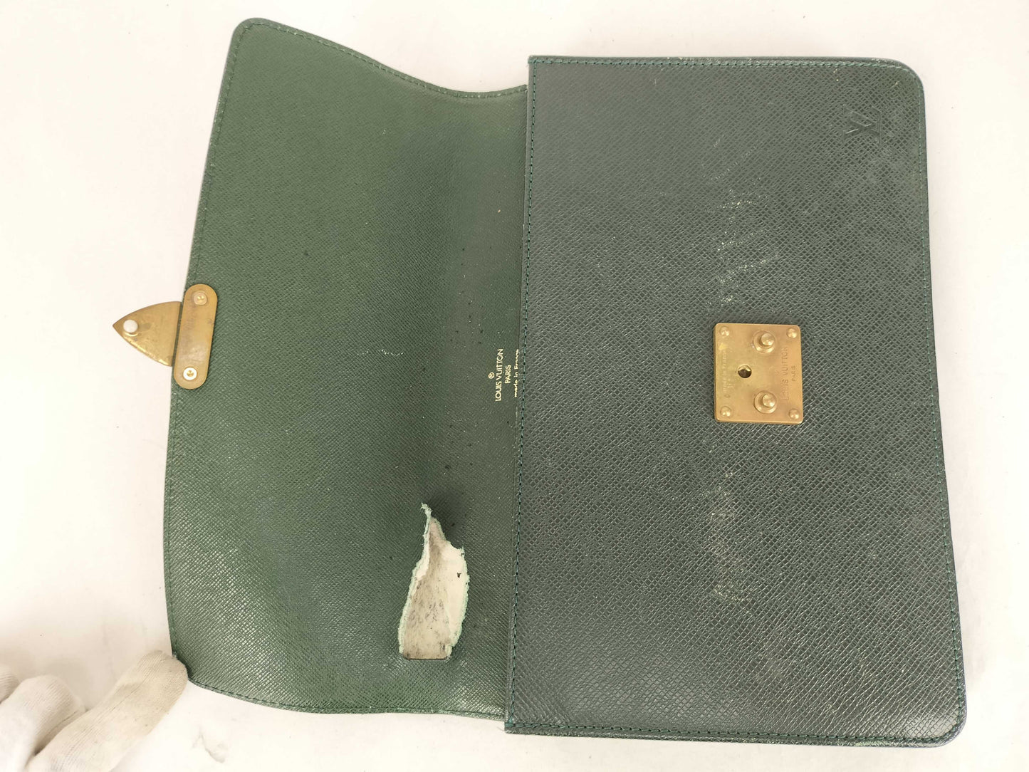 LOUIS VUITTON Taiga Clado M30194 Second Bag