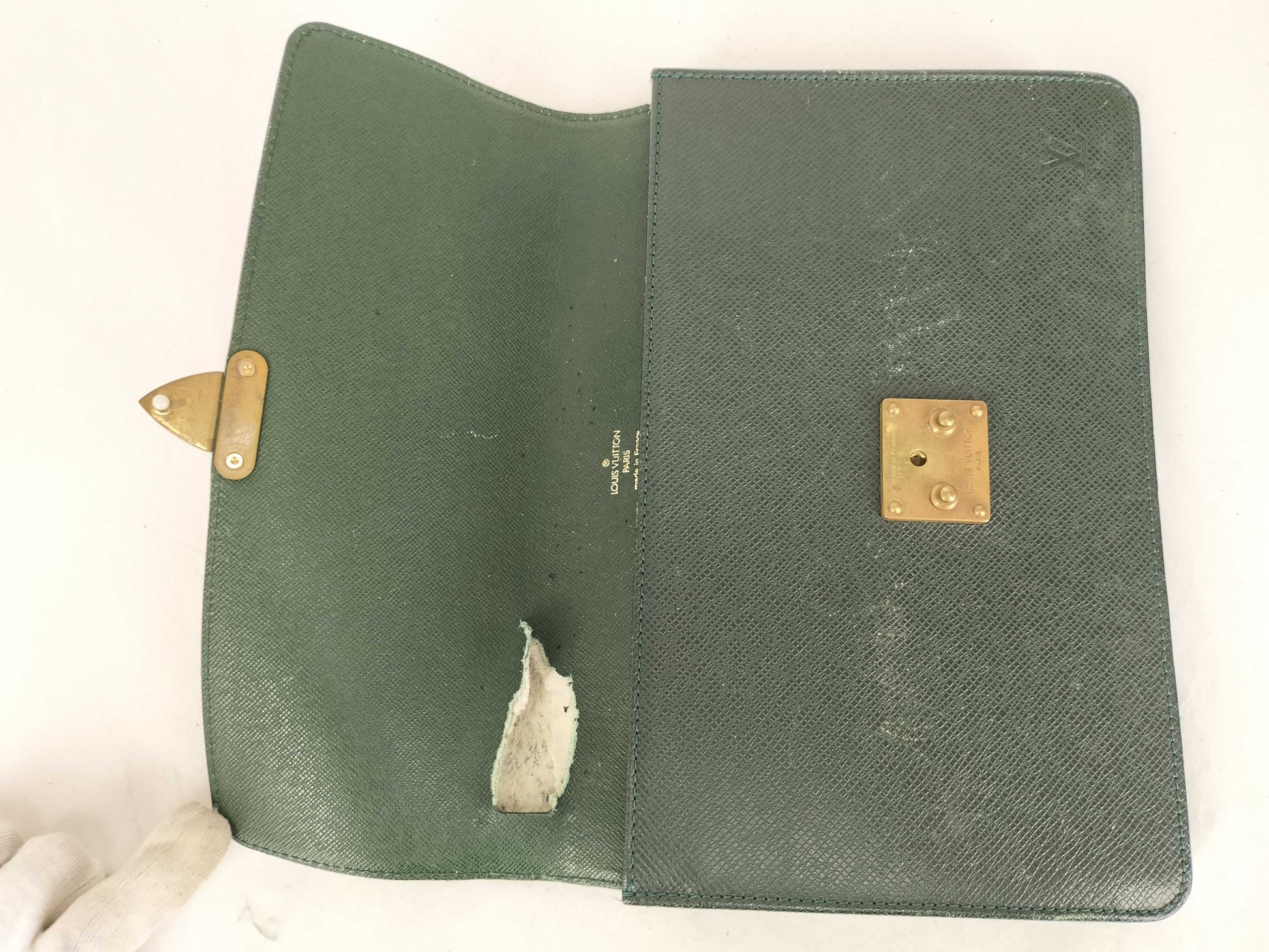 LOUIS VUITTON Taiga Clado M30194 Second Bag