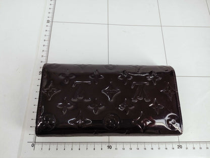 LOUIS VUITTON Vernis Portefeuille Sarah Vernis Amaranth Wallet