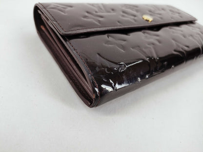 LOUIS VUITTON Vernis Portefeuille Sarah Vernis Amaranth Wallet