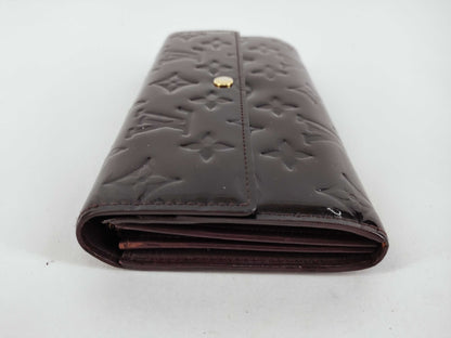 LOUIS VUITTON Vernis Portefeuille Sarah Vernis Amaranth Wallet