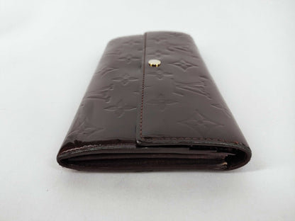 LOUIS VUITTON Vernis Portefeuille Sarah Vernis Amaranth Wallet