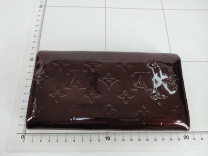 LOUIS VUITTON Vernis Portefeuille Sarah Vernis Amaranth Wallet