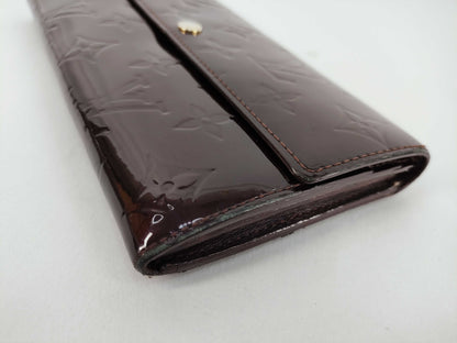 LOUIS VUITTON Vernis Portefeuille Sarah Vernis Amaranth Wallet